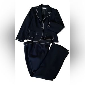 Tahari Arthur S Levine Womens 2 Piece Blazer And Pant Suit Size 14 Navy EUC